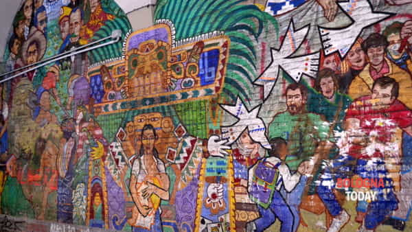 Il murale in Via Zamboni